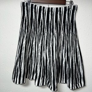 Saks Fifth Avenue Black and White Pleated A-Line Skirt‎